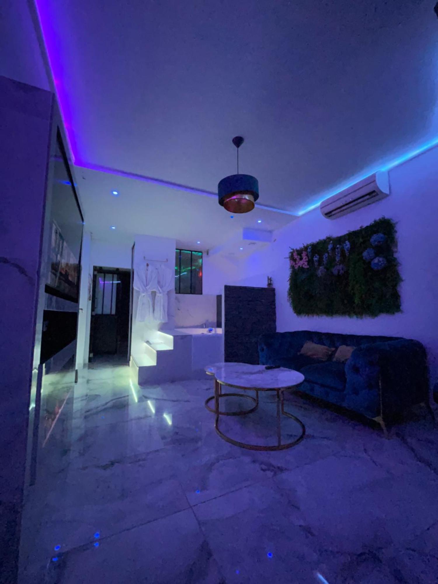 Le Blue Appartement Aubervilliers Buitenkant foto